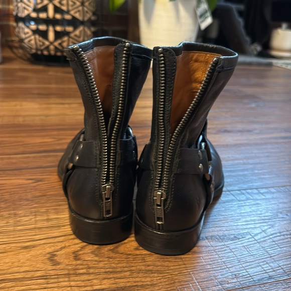 Frye Portia Harness Short Leather Black Boots - Women’s 7 1/2 - 71367 - Picture 12 of 16